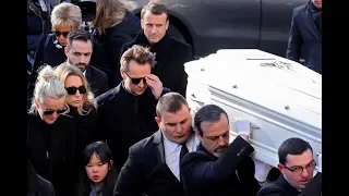 Catherine Deneuve absente aux obsèques de Johnny  malaise dans l’entourage de Laeticia
