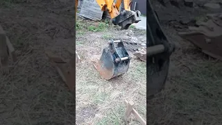 МЕНЯЮ КОВШ НА ЭКСКАВАТОРЕ JCB 3 CX