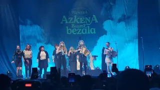 ALAITZ ETA MAIDER ft HUNTZA - TXANPON BATEN TRUKE - Azkena Balitz Bezala. Live 2024 Bilbao Arena