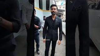 Sara alikhan stylish walk with Mr.d #dhanush #saraalikhan #atrangire #shorts #ytshorts #trending