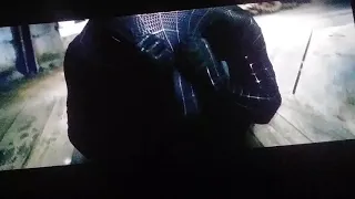 Spider-Man 3 Peter tries to remove the Symbiote