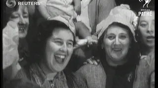 Evacuated Londoners have Christmas broadcast from village (1940)