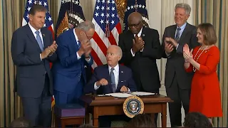 'Totally lost': Joe Biden has 'no idea what’s going on' during signing ceremony