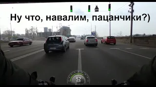 Еду 50+ в джинсах, куртке и на трубах))