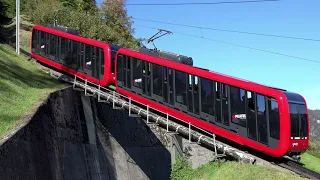 Pilatusbahn Bhe 2/2 Neubautriebwagen in Doppeltraktion für die steilste Zahnradbahn der Welt