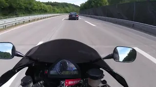 Honda CBR 1000 SC57 vs. BMW M2 || German Autobahn