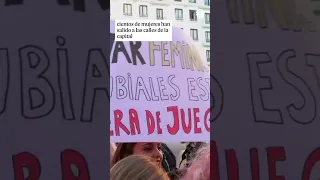 Manifestación feminista en favor de Jenni Hermoso en Madrid: "Rubiales, dimisión" #Rubiales