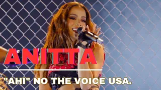 Anitta performando "Ahi" no The Voice USA.