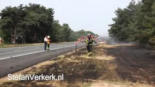 Vrachtwagen met klapband veroorzaakt flinke heidebrand langs A28 bij Wezep - ©StefanVerkerk.nl