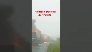 Acidente gravíssimo na BR 277 no Paraná. Engavetamento com veículo, caminhões e ônibus 02/09