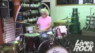 Бабушка на барабанах