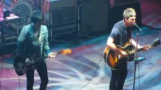 Noel Gallagher & Johnny Marr -  Champagne Supernova Oasis Live O2