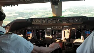 cockpit view, BOEING 747 LAND.   perfect  manual   LANDING