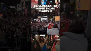 THOUSANDS Worship Jesus In TIMES SQUARE! 🤯😭🙌