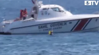 Rescatan a bebé que estaba flotando en el mar de Turquía