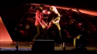 Michael Jackson's female guitarists Jennifer Batten and Orianthi - Beat It solo