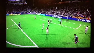 How to score a bicycle kick in FIFA 18 (PS4)