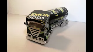 Camion cisterna costruito con lattine di Lemonsoda