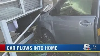 Woman charged with DUI after crashing car into St. Pete house