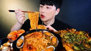 SUB)얼큰한 해물 칼국수 먹방 (ft. 해물파전) Spicy Kalguksu & Pajeon Mukbang