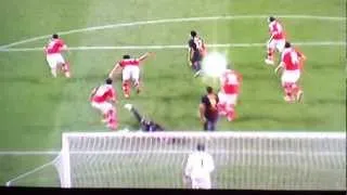 Puyol breaks his arm (SL Benfica - FC Barcelona)