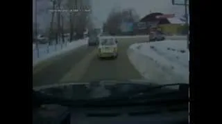 Опасный занос на зимней дороге