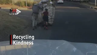 Recycling kindness: Joburg child helps informal recycler push trolley