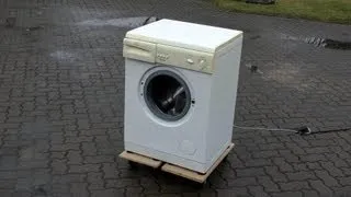 Tanzende Waschmaschine auf Rollschuhen | Dancing Washing Machine on Rollerblades