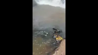 Vídeo registra queda de casal de instrutores em cachoeira de Ibaté