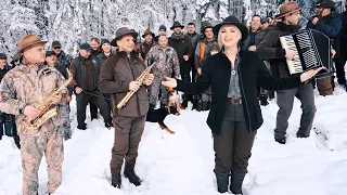 Lena Miclaus  - Cât pot merge pe picioare // Nu mă las de vânătoare (Official video 2023)