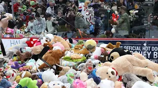 Teddy bear toss sets new world record at Hershey Bears