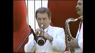 26  Ретро-бэнд "Граммофон" - Дымок от папиросы (И. Дунаевский) поёт Виталий Маринич