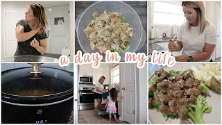DAY IN THE LIFE OF A MOM | CROCKPOT MEAL + CLEAN WITH ME | WHAT'S FOR LUNCH + DINNER | MOM OF 4