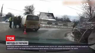 Наслідки негоди: яка ситуація на дорогах Харківської області | ТСН 12:00
