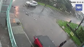 Veja imagens inéditas de homem sendo atingido após colisão de carros no Rondônia, em Novo Hamburgo