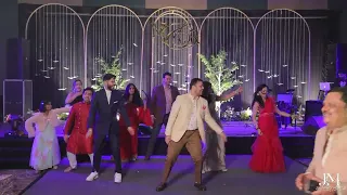 Groom's surprise dance for bride :Mujhse shadi karogi #Akshay kumar,Salman khan,Priyanka chopra