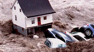 Tragedy in Vietnam!😱 Crazy flood washes away houses and cars! (Nghe An)