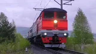 2ТЭ10у-0117 и ЧМЭ3-4405 с рельсоперевозящим поездом