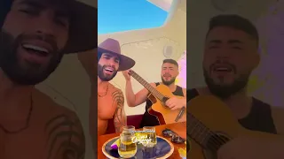 Gusttavo Lima e Bruno Lima cantando moda de Zezé Di Camargo e Luciano 'Coração na Contra Mão'