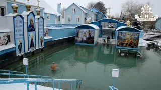 Джерело святої праведної Анни в с. Онишківці з водою.