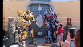 Optimus Prime and Bumblebee Encounter at Universal Studios Hollywood