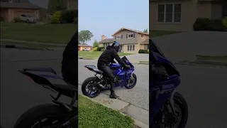 Yamaha R1 Devastates a Neighborhood #motorcycle #yamahayzfr1 #sportbike