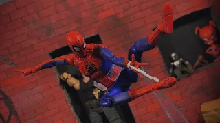 Medicom Mafex Into the Spiderverse Peter B Parker Spider-Man Marvel Action Figure Review