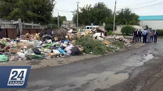 Перекресток превратился в свалку в Уральске