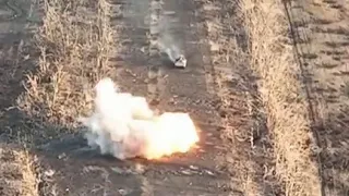 TRUYING TO AVOID ARTILLERY, RUSSIAN TANKS BUMP INTO A MINEFIELD || 2023