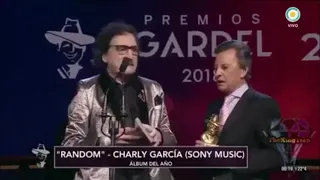 CHARLY GARCIA le tira a DUKI en los premios GARDEL