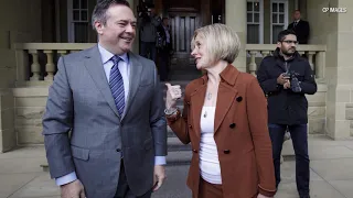 Premier Notley meets with Premier designate Jason Kenney