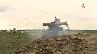 Tankmen and motorized riflemen held spectacular exercises at the training ground near Voronezh