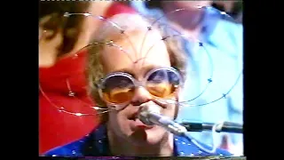 Elton John - Lucy in the sky with diamonds ( Lost Or Banned Footage TOTP 12/12/1974 Original Audio )