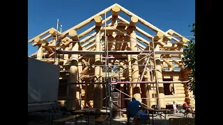 Montage vom Blockhaus in Deutschland. Kanadischer Style.